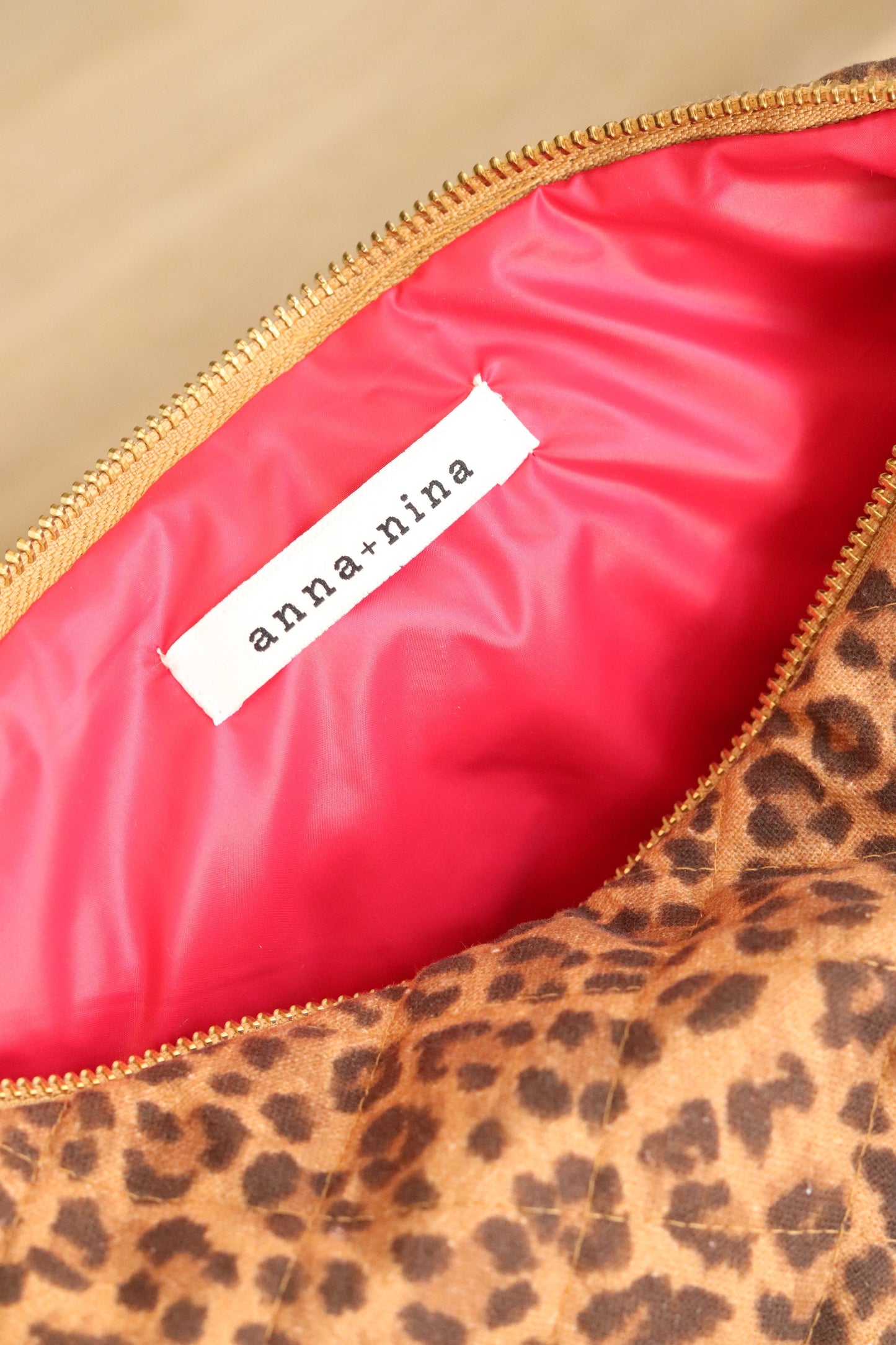 Leopard toilettas