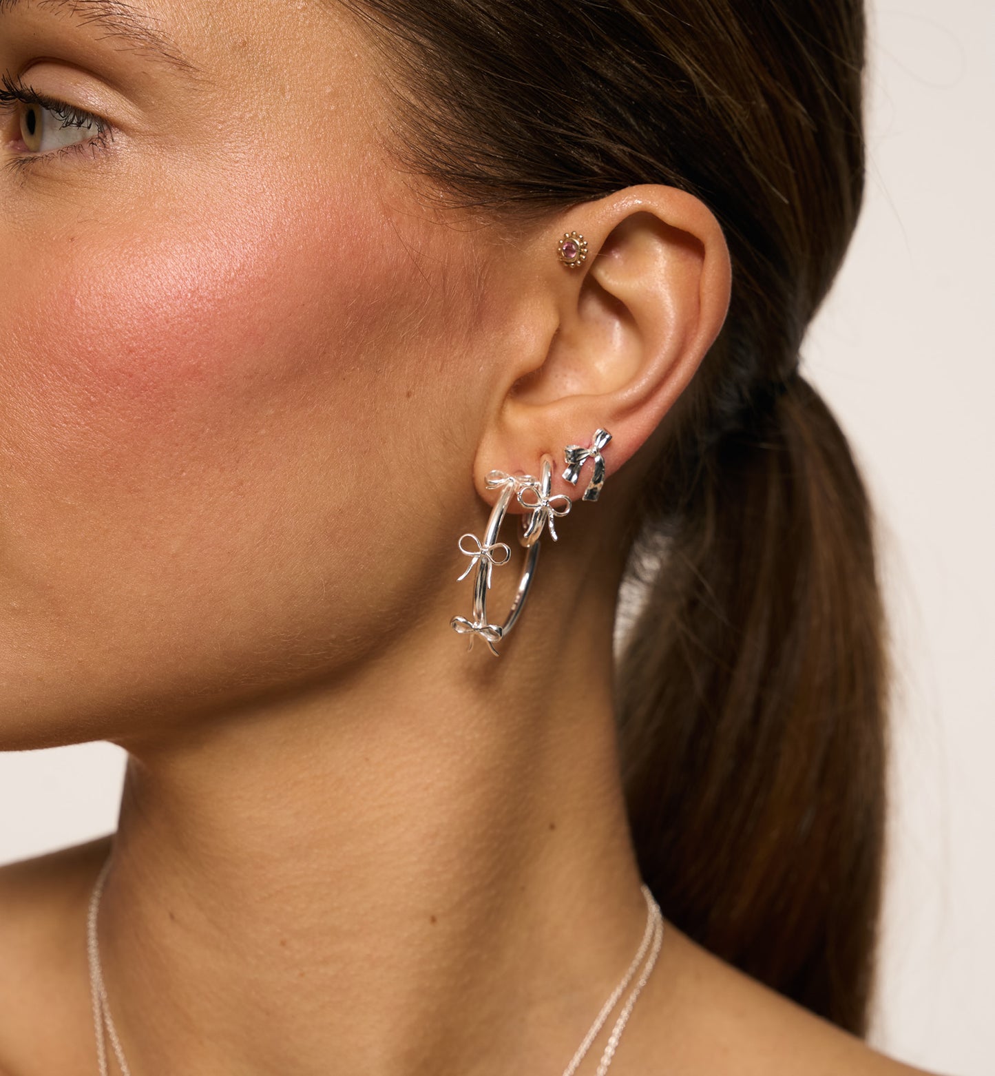 Single Bow Stud
