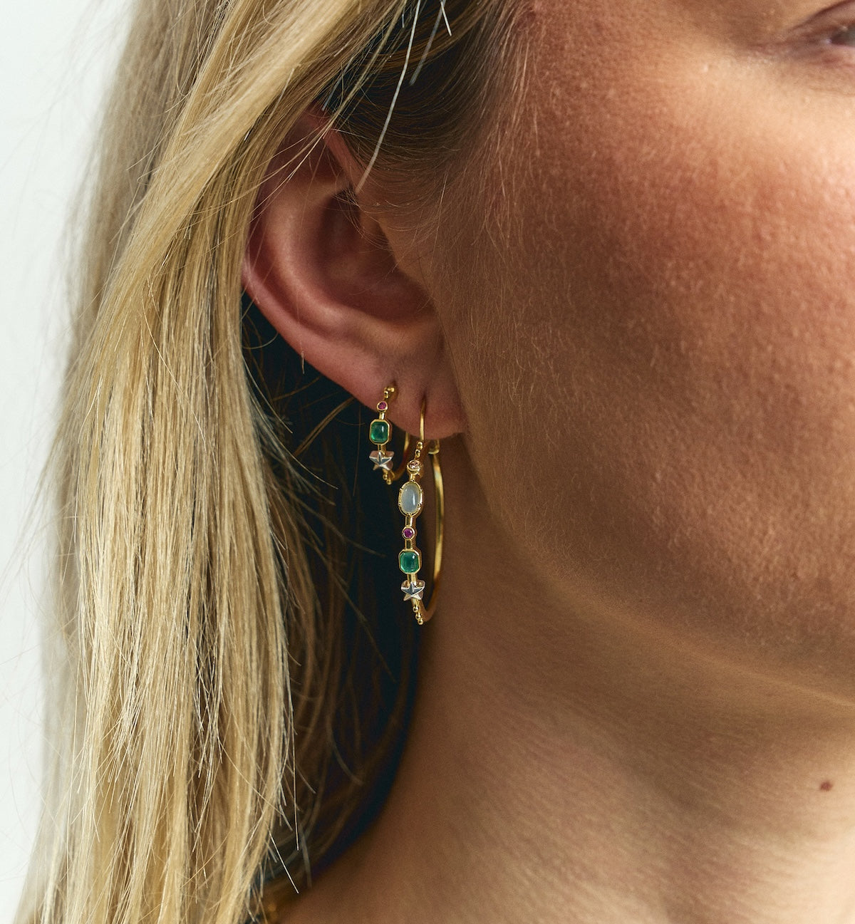 Anna + Nina Big Storybook Hoop Earrings Goud